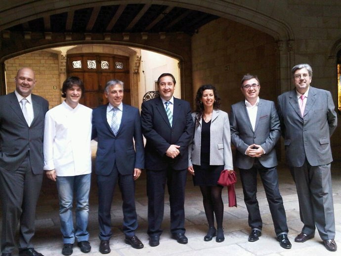 El Conseller De Agricultura De Catalunya, Josep Maria Pelegrí, Con Los Premiados