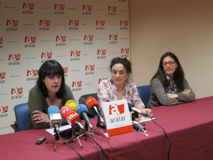 Fernández De Garaialde Junto A Nekane Pérez, De Aralar.