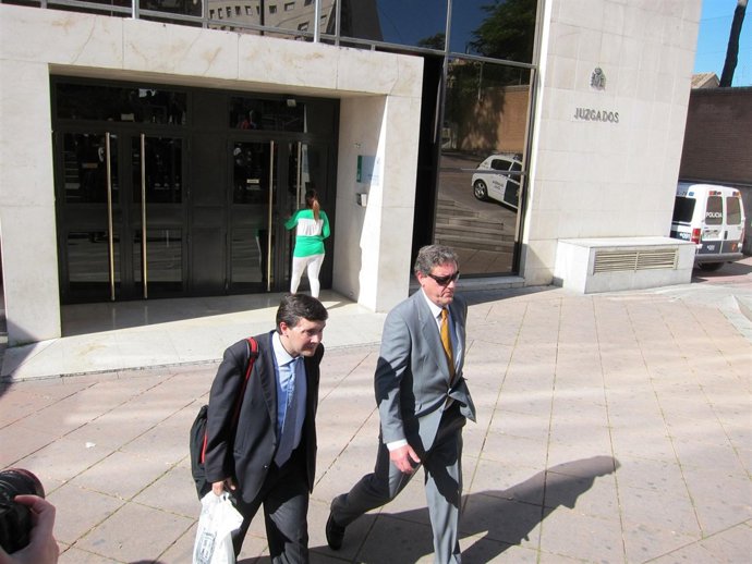 El Abogado José María Suárez Y El Padre De La Menor Expulsada De Procesión