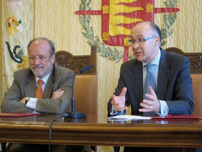 El Alcalde Y El Delegado, Tras El Encuentro Mantenido En El Ayuntamiento.