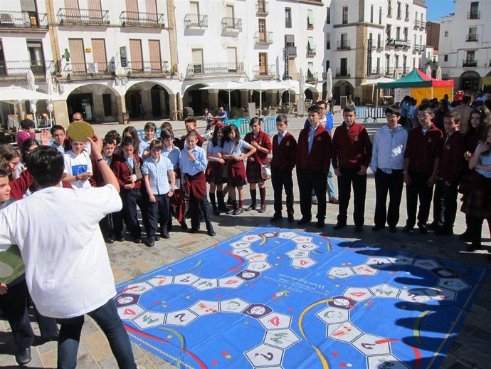 Escolares Cacereños Celebran El Día De Europa