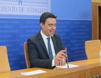 PSOE-A: Arenas y Sanz "se fugan a Madrid" como senadores y "abandonan el barco, que creían que sería un yate de lujo"