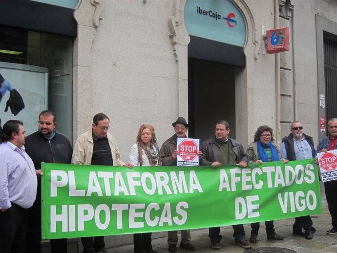 Concentración Delante De Ibercaja En Vigo