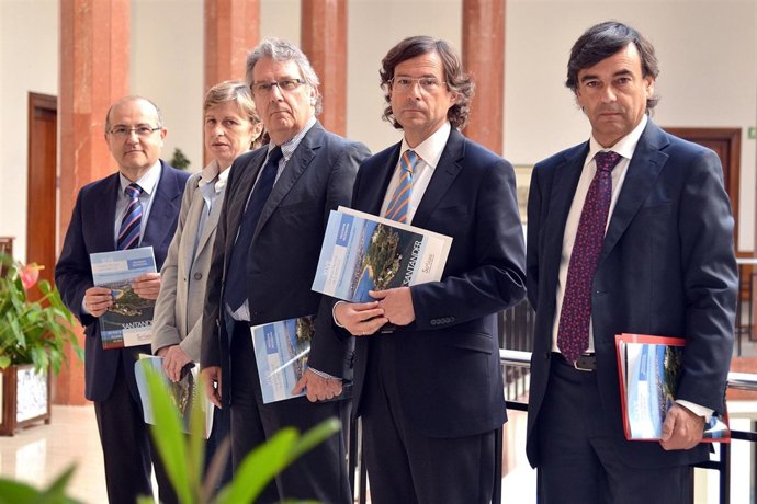 Participantes En La Presentación Del Congreso