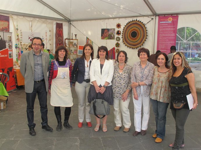 Estarellas Junto Con Los Representantes De Las Asociaciones