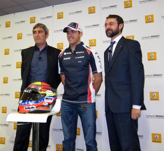 Maldonado, En El Centro, Durante La Presentación De La Nueva Fundación De Renaul