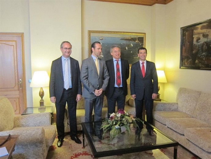 Bauzá Junto A Los Directivos De Dragados En El Consolat De Mar