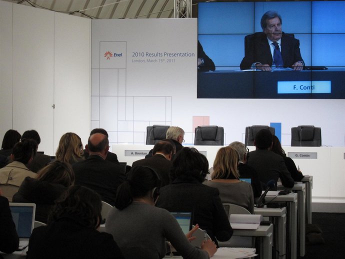 El consejero delegado de Enel, Fulvio Conti, en conferencia con analistas