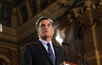 Romney reitera su defensa del matrimonio como la unión entre un hombre y una mujer