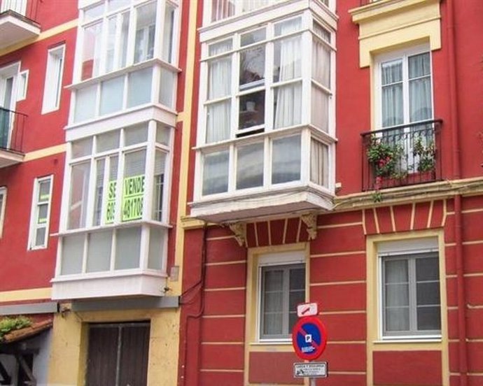 La compraventa de vivienda vuelve a caer en marzo