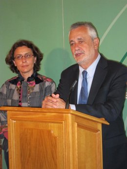 Griñán Atiende A Los Medios En Almería