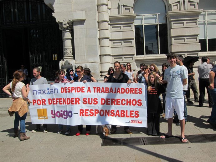 Protesta De Trabajadores De Nexian En Santander 