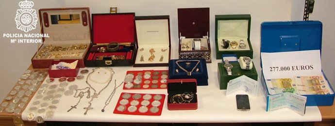 Objetos Incautados Durante Los Registros En Ibiza