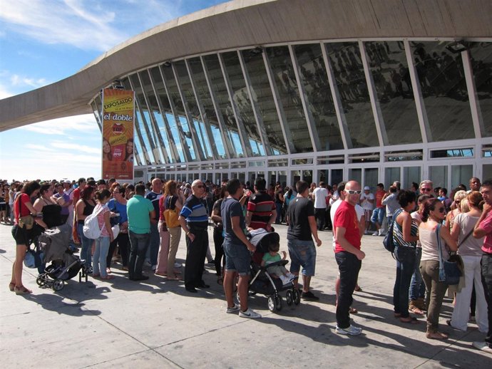 Colas Antes De La Inauguración De Exposaldo
