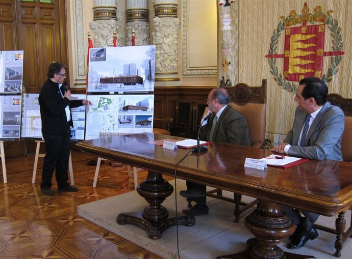 El Arquitecto Lorenzo Muñoz Presenta El Proyecto De La Escuela De Negocios