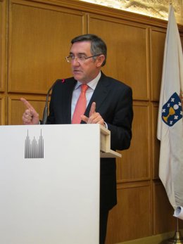 El Alcalde De Santiago, Ángel Currás