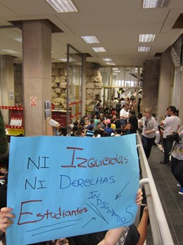 Manifestación De Estudiantes En El Ayuntamiento De Córdoba
