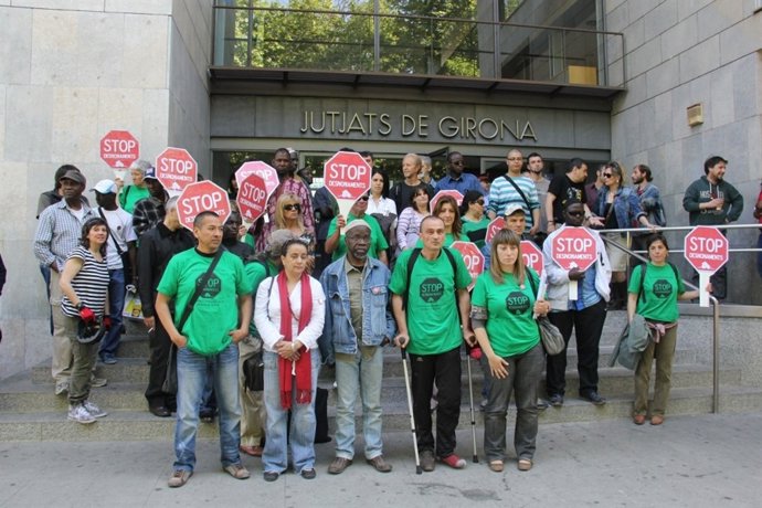 Presentación De Las Denuncias Por Un Desahucio En Salt