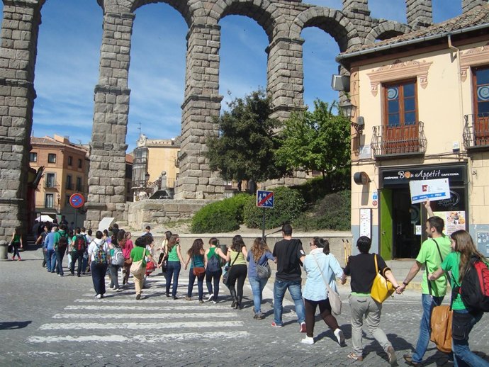 Los Universitarios Forman Una Cadena Humana
