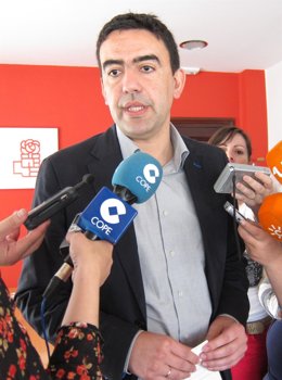 El Portavoz Del Grupo Socialista En El Parlamento, Mario Jiménez.