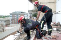 Lorca estuvo tres días "apuntalada masivamente" y el barrio de la Viña en un 85%, según un bombero