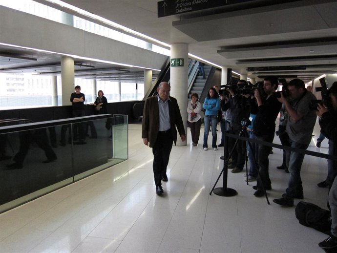 Fèlix Millet, Entrando En La Ciudad De La Justicia