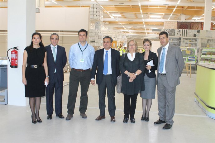 El Alcalde De Majadahonda Visita Las Instalaciones De Leroy Merlin