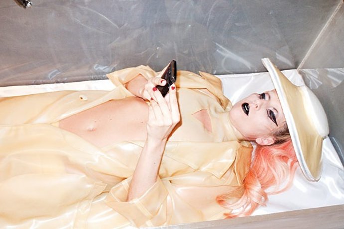Lady Gaga fotografiada por Terry Richardson en la gira mundial 