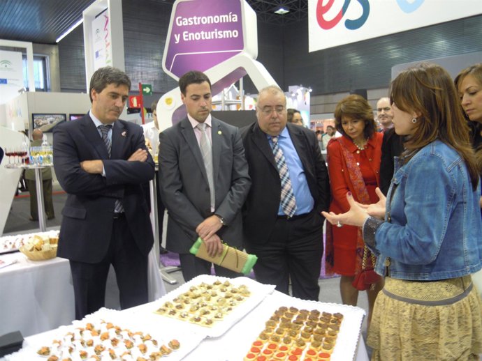 Representantes Institucionales Degustan Productos De Castilla.