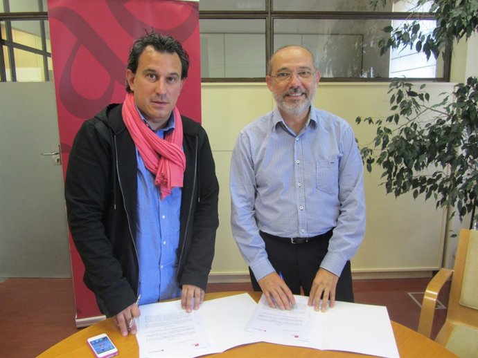 Firma Convenio  Entre Víctor Pérez (PRODJCV) Y Antonio Martínez (SGAE) (LOW).Jpg