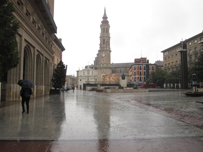 Lluvia En La Plaza Del Pilar De Zaragoza, La Seo. Lluvia, Temporal