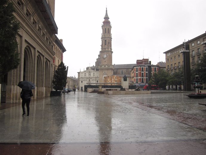 Lluvia En La Plaza Del Pilar De Zaragoza, La Seo. Lluvia, Temporal