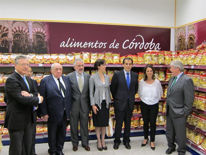 El Pte. De El Corte Inglés (2º Por La Izda.) Con Responsables Institucionales