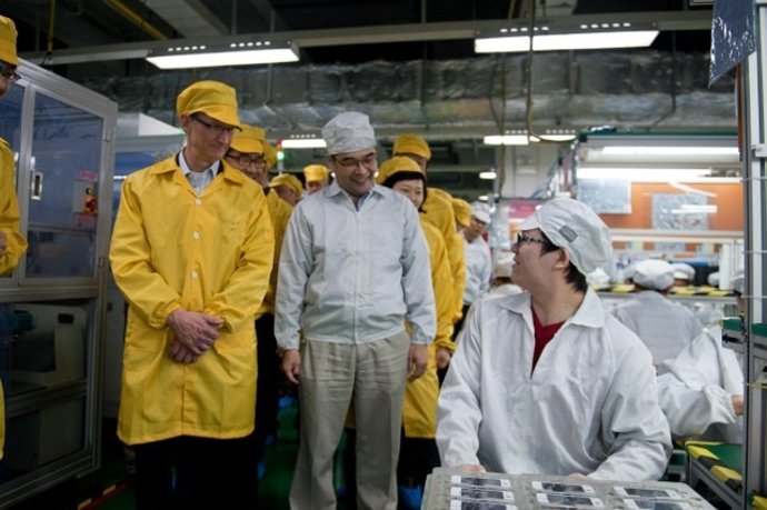 Tim Cook En La Fábrica De Foxconn En China