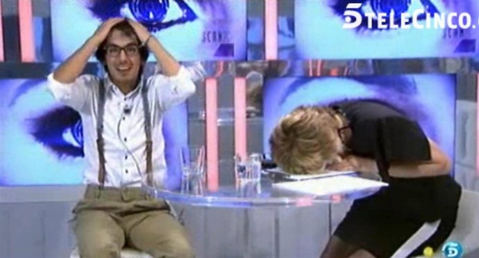 Dani Santos hace reír a Mercedes Milá