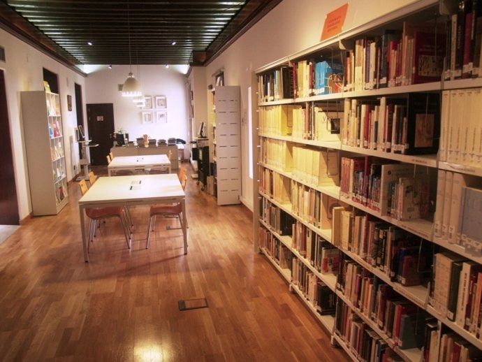 Biblioteca Juan De Mariana        