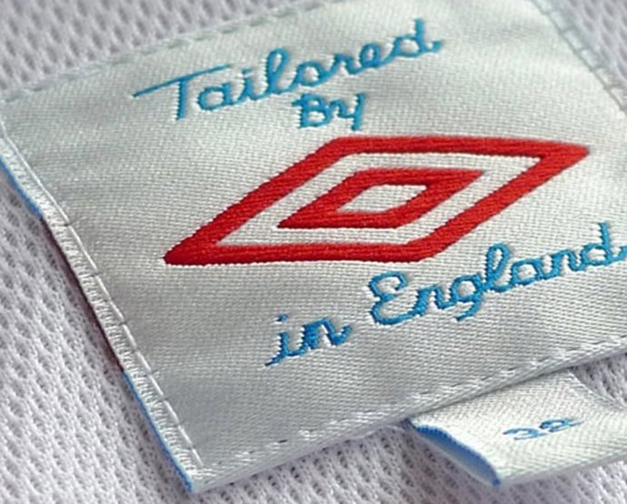 Umbro diseñará el uniforme del Sevilla DF