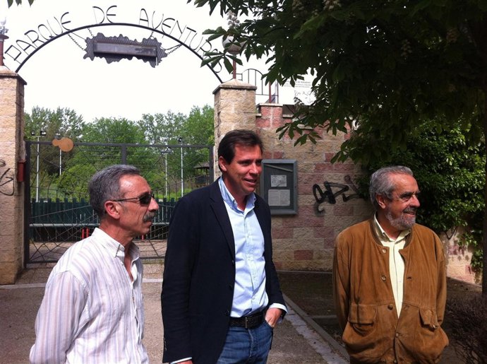 El Presidente Del Grupo Socialista, Óscar Puente, Con Tomás Rodríguez Bolaños