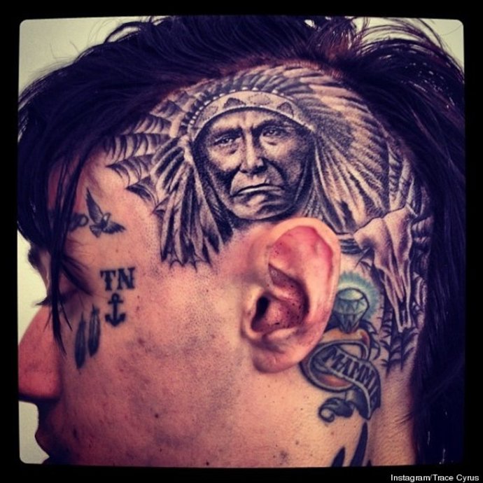 Trace Cyrus se tatúa la cabeza