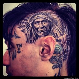 Trace Cyrus se tatúa la cabeza