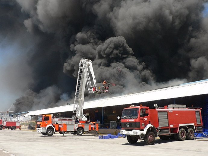 Durante El Incendio De La Empresa Valenciana Fontestad