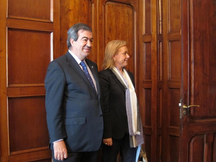 Álvarez-Cascos Y Mercedes Fernández