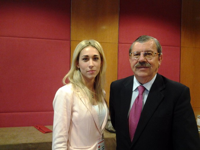 La Presidenta Junto Con Vicente Serrano, Presidente De La Federación Española.