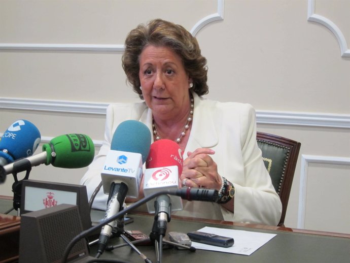 La Alcaldesa Rita Barberá Durante La Rueda De Prensa.