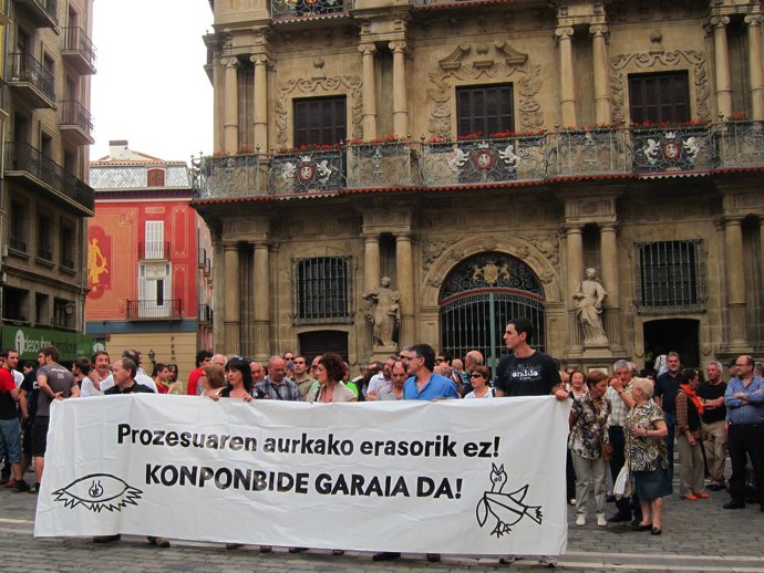 Concentración De Los Firmantes Del Acuerdo De Gernika.