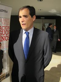 Nieto (PP-A) recuerda a Toscano que el PP es "la primera fuerza política del municipalismo andaluz"