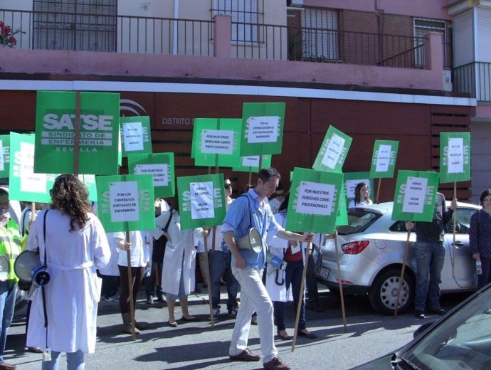 Enferemros De SATSE  Se Concentran En Sevilla Por Los Recortes Sanitarios