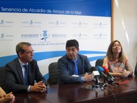 Valderas afirma que cuando los servicios de un pueblo "se ven atacados", se tiene "todo el derecho" a defenderlos