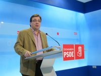 Vara considera que Esperanza Aguirre y Monago "denigran" la política porque con ello "peor lo irá a la izquierda"