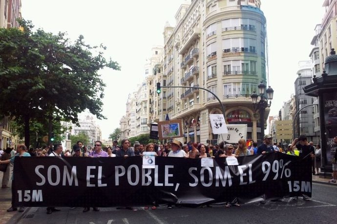 Cabecera De La Manifestación Del 15M En Valencia